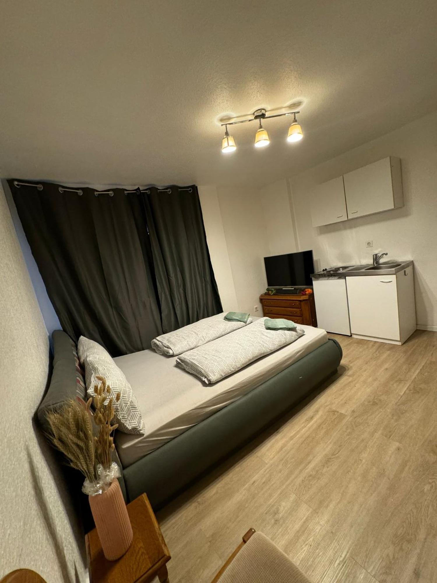 Moebliertes Zimmer Mit Tv, Internet & Kompletter Ausstattung In Bonn-Mehlem Exterior photo